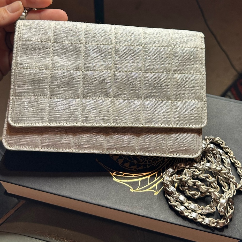 Chanel wallet on chain